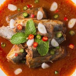 ยำปลากระป๋อง(กับข้าว)