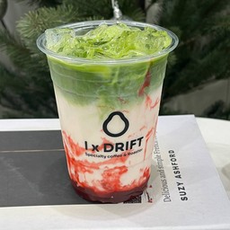 มัทฉะลาเต้สตรอเบอรี่