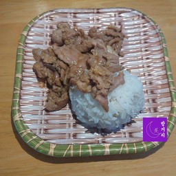 ผัดกระเทียม 마늘 볶음 meal stir fried with garlic