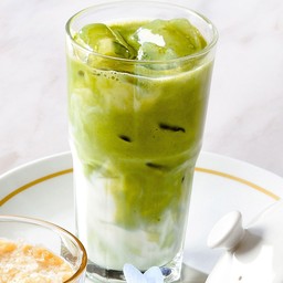 อูจิ มัทฉะ นมสด เย็น หรือ ปั่น