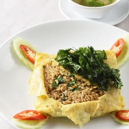ข้าวผัดกะเพราห่อไข่