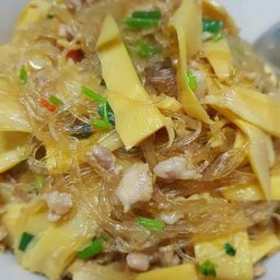 ผัดวุ้นเส้นหน่อไม้ต้ม(กับข้าว)