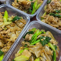 ผัดซีอิ๊ว เส้นใหญ่ หมู,ไก่