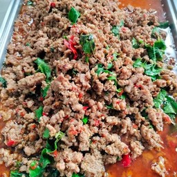 กระเพาหมูสับ  กับข้าว