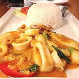 ข้าวหมึกผัดไข่เค็ม