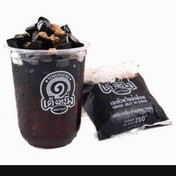 เฉาก๊วยเต็งหนึ่งในน้ำเชื่อมแบบโบราณ(ไม่มีน้ำแข็งให้นะคะ)