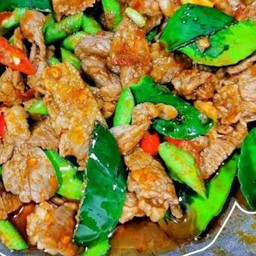 ผัดพริกแกง เนื้อ กับข้าว