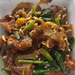 เส้นใหญ่ผัดซีอิ้ว