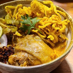 ข้าวซอยสะโพกไก่