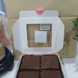 บราวนี่หนึบ 4 ชิ้น ไม่มีไขมันทรานส์