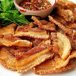 สามชั้นสไลด์ทอดน้ำปลา