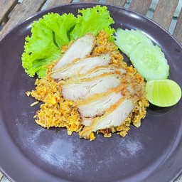ข้าวผัดมันกุ้งไก่ทอด