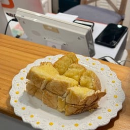 ปังปิ้งเนยนมน้ำตาล