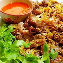 ไส้อ่อนทอดกระเทียมพริกไทย