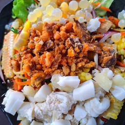 ยำสามไข่ ไข่หมึก ไข่ปู ไข่ริวกิว