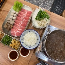 ไปแถวนี้ที่ไรเป็นต้องแวะเลย ร้านคลั่กก๋วยเตี๋ยวเรือ โลตัสประชาชื่น  ตั้งอยู่ชั้น