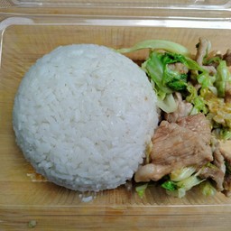 ผัดกะหล่ำหมูชิ้น