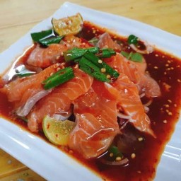 ยำแซลม่อนสด