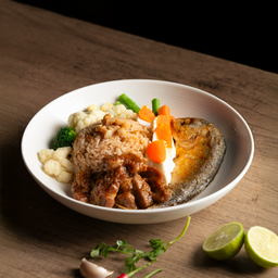 ข้าวผัดน้ำพริกลงเรือ