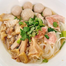 ก๋วยเตี๋ยวเนื้อ พิเศษ