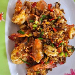 กุ้งผัดพริกเกลือราดข้าว