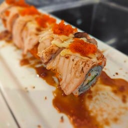 ซูชิ แซลม่อนโรลเบิรน์