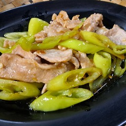 หมูผัดพริกหยวก