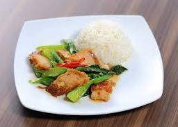 คะน้าหมูกรอบ