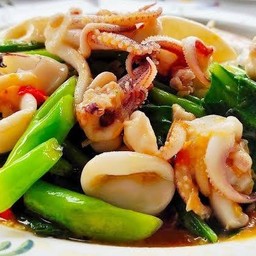 คะน้าปลาหมึก