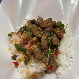 กะเพราเครื่องในไก่