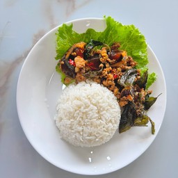 ข้าวกะเพราไข่เยี่ยวม้า