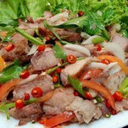 ยำคอหมูย่าง