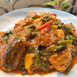 ข้าวผัดกะเพราปลากระป๋อง