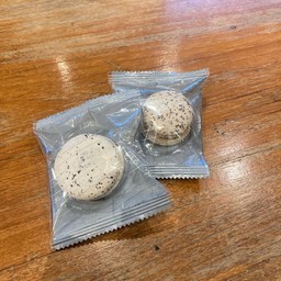 Macaron Cookie and Cream