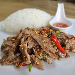 ข้าว สันคอหมูสไลด์คั่วพริกเกลือ