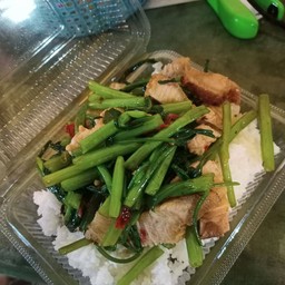 ผักบุ้งหมูกรอบ