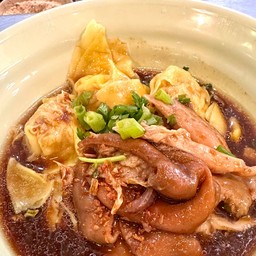 บะหมี่เกี๊ยวกุ้ง ขาหมู