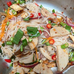 ยำขนมจีนปลาทูหมูยอ