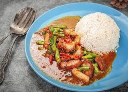 พริกแกงหมูกรอบ