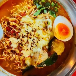 มาม่าเกาหลีต้มยำหมูเด้งน้ำข้น