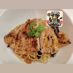 สปาเก็ตตี้ผัดพริกแห้งอกไก่ย่าง