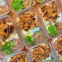 หมูกระเทียม