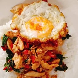 กะเพราคุณแหม่ม-วัดอรุณ -