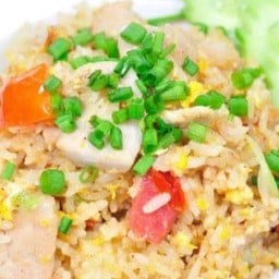 ข้าวผัดหมูยอ