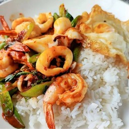 ข้าวผัดพริกแกง