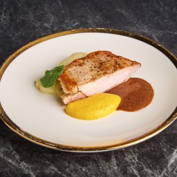 สเต็กพอร์คลอยน์คุโรบุตะ