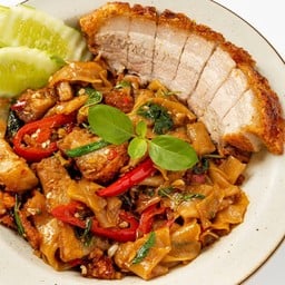 เส้นใหญ่ผัดกะเพรา