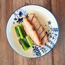 หมูกรอบ อบเตาถ่าน