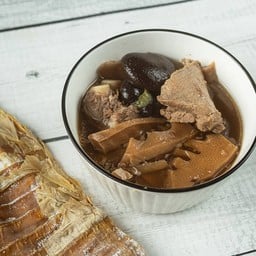 หน่อไม้จีนเห็ดหอมกระดูกอ่อน