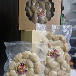 ซาเดียรคนสวยขายไส้กรอกอิสานฮาลาล